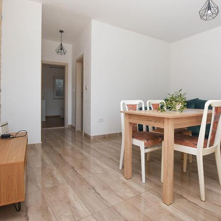 Relax 1 Apartment Pakostane Exterior photo